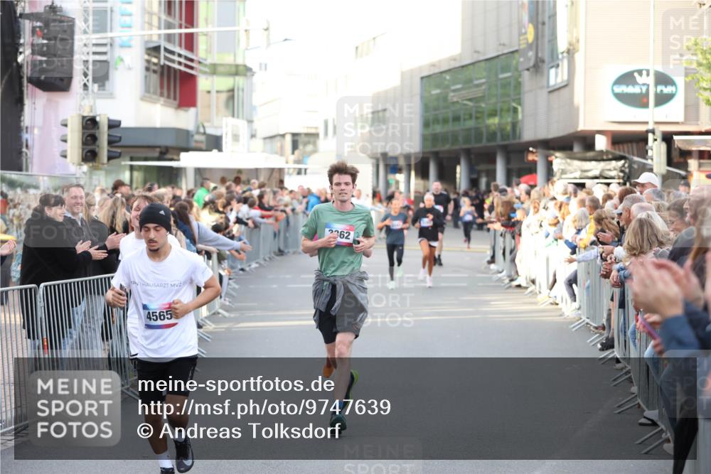 12.06.2026 - Holstenköstenlauf Andreas Tolksdorf http://msf.ph/oto/9747639 12.06.2026 20:00:45 Laufen 4565, 2362 meine-sportfotos.de