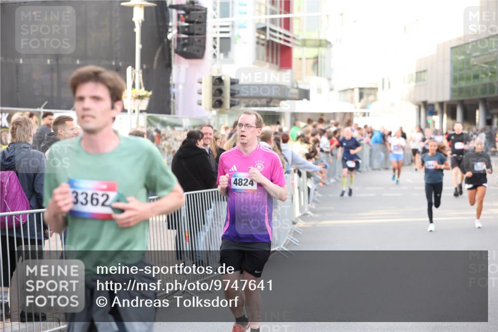 12.06.2026 - Holstenköstenlauf Andreas Tolksdorf http://msf.ph/oto/9747641 12.06.2026 20:00:48 Laufen 3362, 4824 meine-sportfotos.de