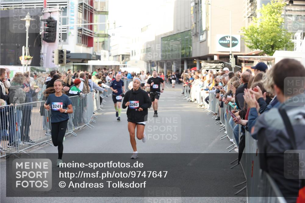 12.06.2026 - Holstenköstenlauf Andreas Tolksdorf http://msf.ph/oto/9747647 12.06.2026 20:00:52 Laufen 3241, 4723, 11, 3393, 3178 meine-sportfotos.de
