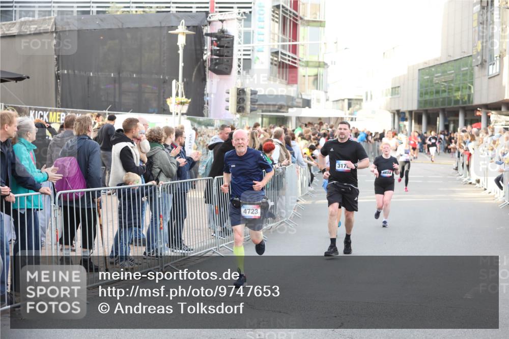 12.06.2026 - Holstenköstenlauf Andreas Tolksdorf http://msf.ph/oto/9747653 12.06.2026 20:00:55 Laufen 4723, 317, 4834 meine-sportfotos.de