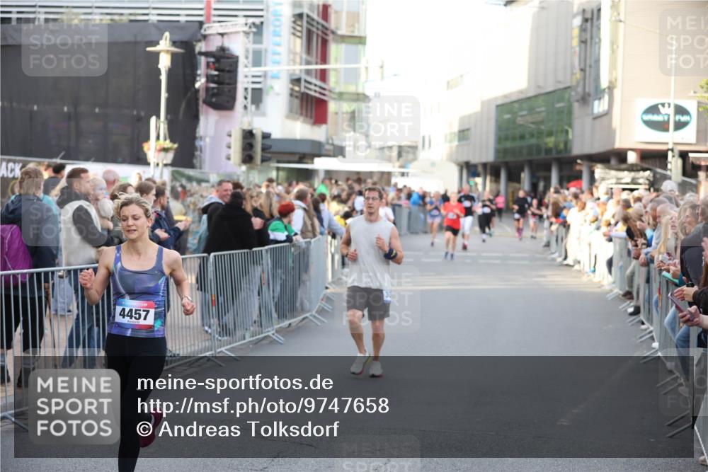 12.06.2026 - Holstenköstenlauf Andreas Tolksdorf http://msf.ph/oto/9747658 12.06.2026 20:01:03 Laufen 4457 meine-sportfotos.de