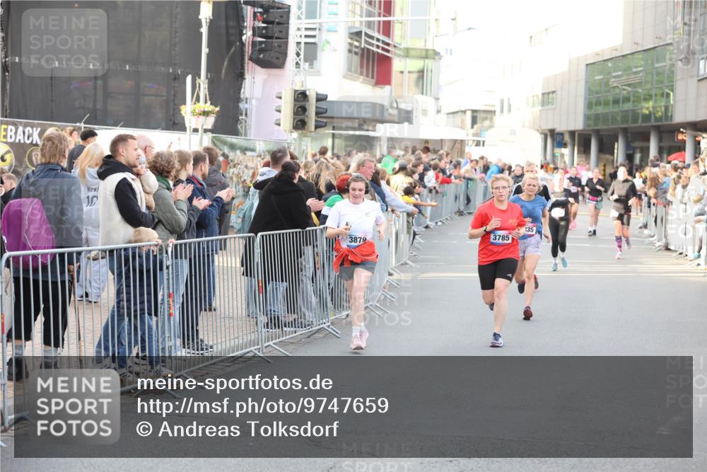 12.06.2026 - Holstenköstenlauf Andreas Tolksdorf http://msf.ph/oto/9747659 12.06.2026 20:01:09 Laufen 10, 3879, 3785, 135 meine-sportfotos.de