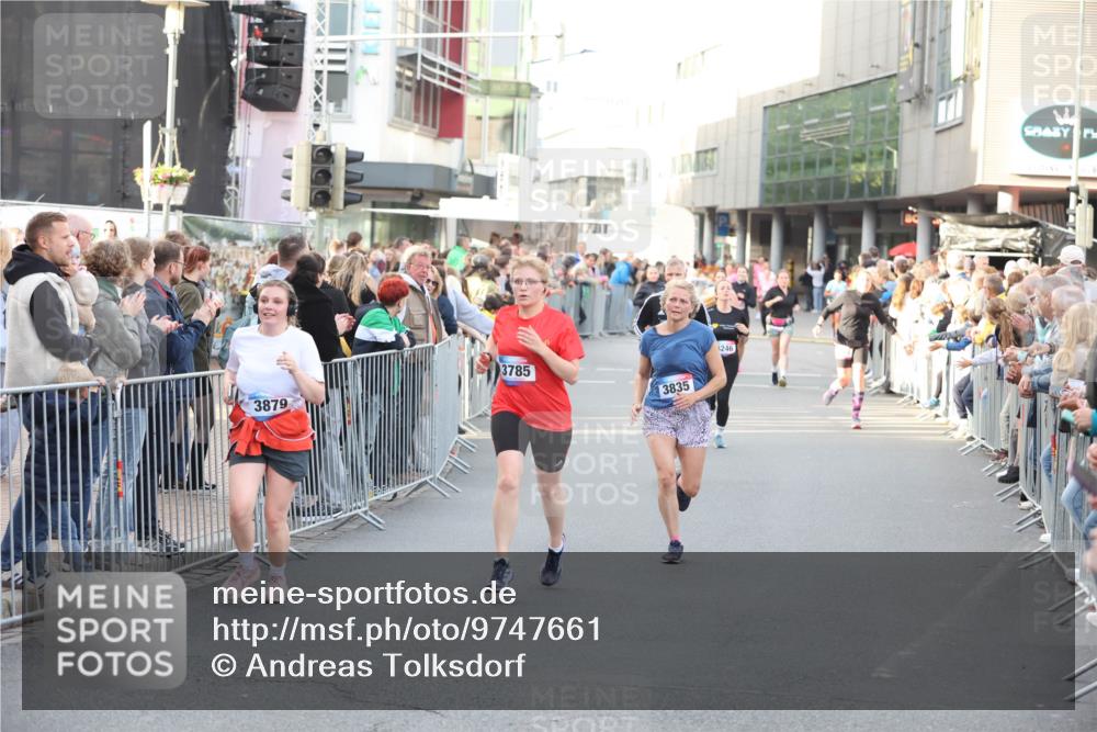 12.06.2026 - Holstenköstenlauf Andreas Tolksdorf http://msf.ph/oto/9747661 12.06.2026 20:01:10 Laufen 3785, 3879, 3835, 1246 meine-sportfotos.de