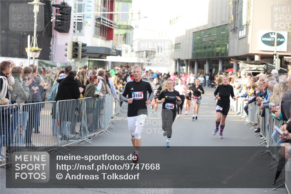 12.06.2026 - Holstenköstenlauf Andreas Tolksdorf http://msf.ph/oto/9747668 12.06.2026 20:01:12 Laufen 3154, 4246, 3653 meine-sportfotos.de