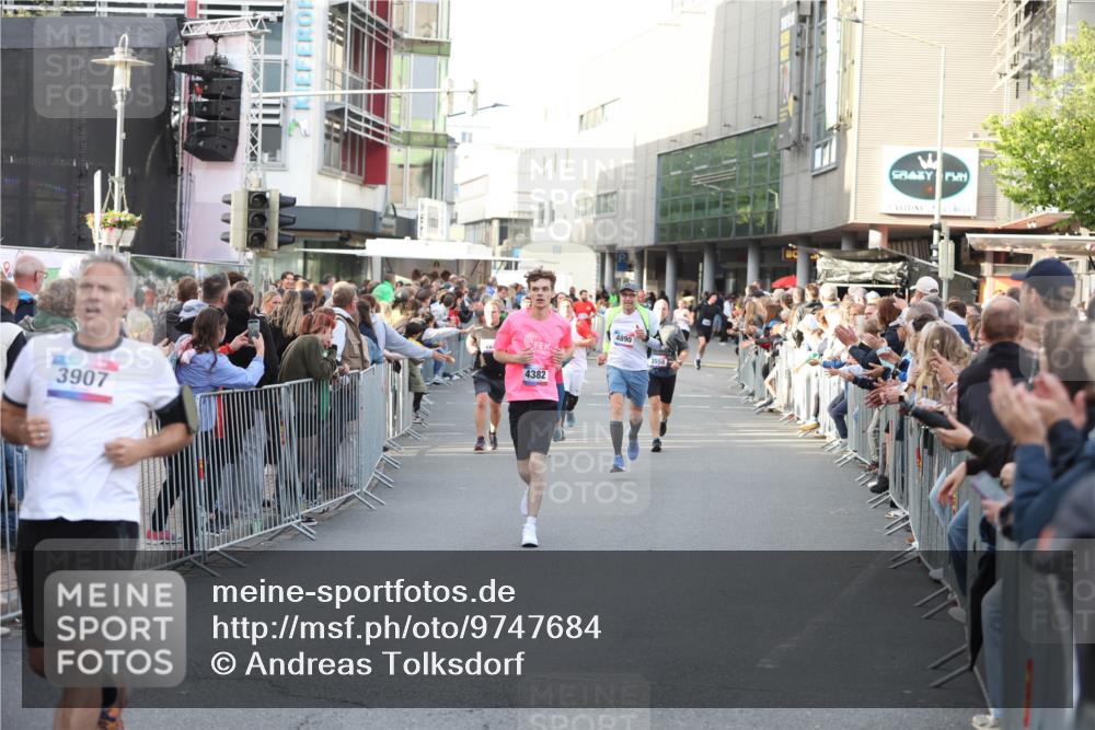 12.06.2026 - Holstenköstenlauf Andreas Tolksdorf http://msf.ph/oto/9747684 12.06.2026 20:01:32 Laufen 3907, 4382, 4890 meine-sportfotos.de