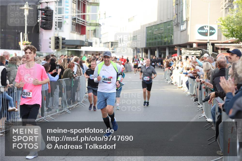 12.06.2026 - Holstenköstenlauf Andreas Tolksdorf http://msf.ph/oto/9747690 12.06.2026 20:01:34 Laufen 2030, 4382, 11, 328, 4890, 3558 meine-sportfotos.de