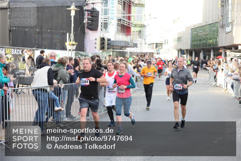 12.06.2026 - Holstenköstenlauf Andreas Tolksdorf http://msf.ph/oto/9747694 12.06.2026 20:01:37 Laufen 14, 1, 3284, 4427, 4792, 727, 374, 3558 meine-sportfotos.de