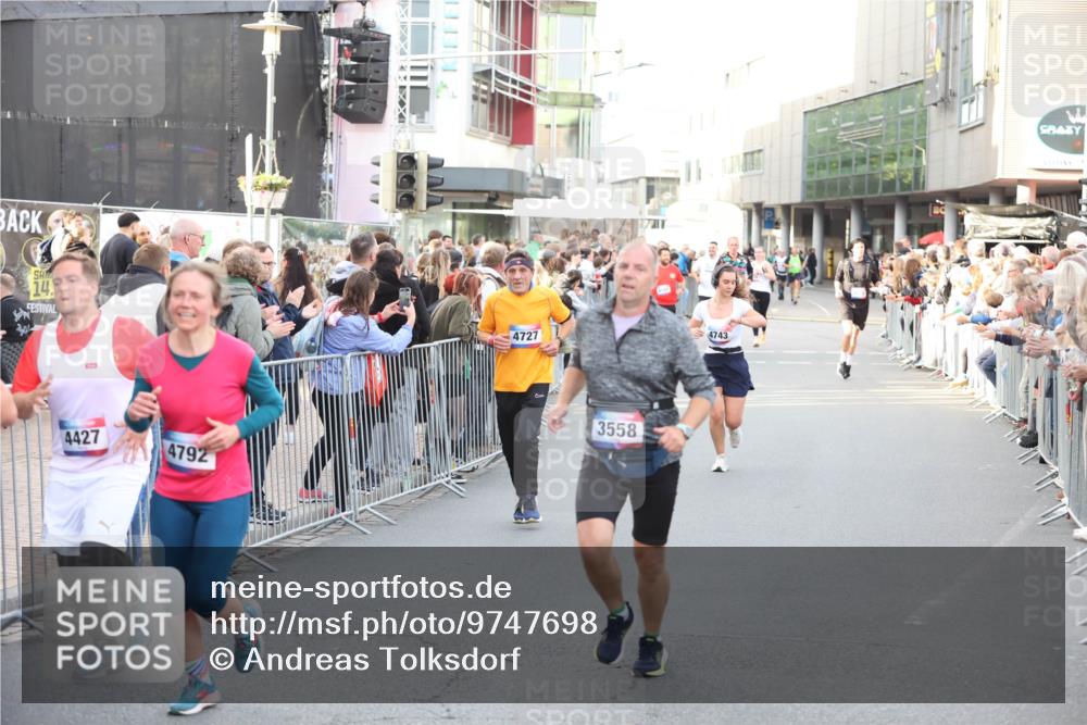 12.06.2026 - Holstenköstenlauf Andreas Tolksdorf http://msf.ph/oto/9747698 12.06.2026 20:01:38 Laufen 14, 4427, 4792, 4727, 3558, 4743 meine-sportfotos.de