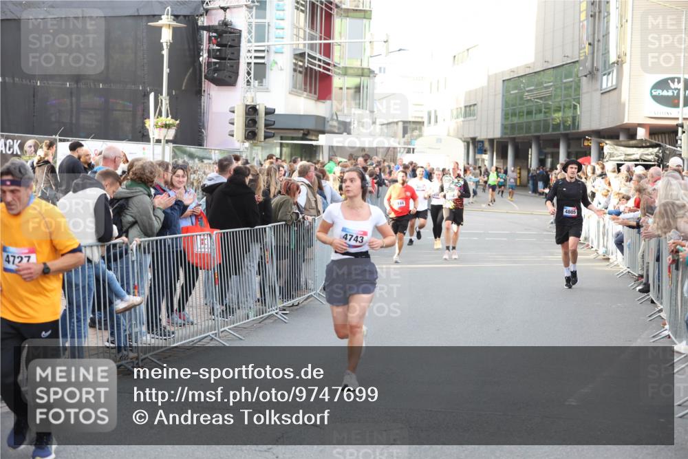 12.06.2026 - Holstenköstenlauf Andreas Tolksdorf http://msf.ph/oto/9747699 12.06.2026 20:01:41 Laufen 4727, 4743, 149, 4805 meine-sportfotos.de