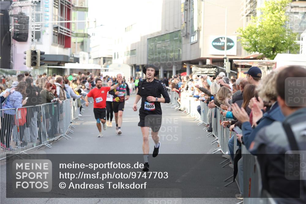 12.06.2026 - Holstenköstenlauf Andreas Tolksdorf http://msf.ph/oto/9747703 12.06.2026 20:01:43 Laufen 4149, 922, 4805 meine-sportfotos.de