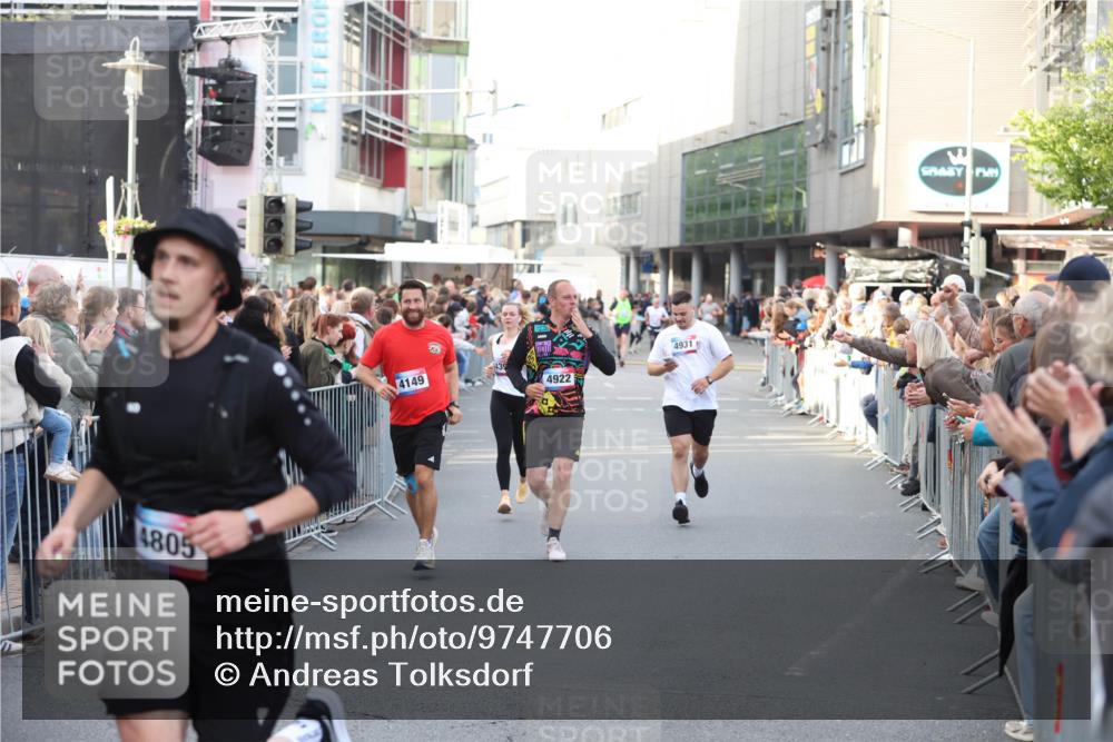 12.06.2026 - Holstenköstenlauf Andreas Tolksdorf http://msf.ph/oto/9747706 12.06.2026 20:01:45 Laufen 4805, 4149, 4922, 4931 meine-sportfotos.de