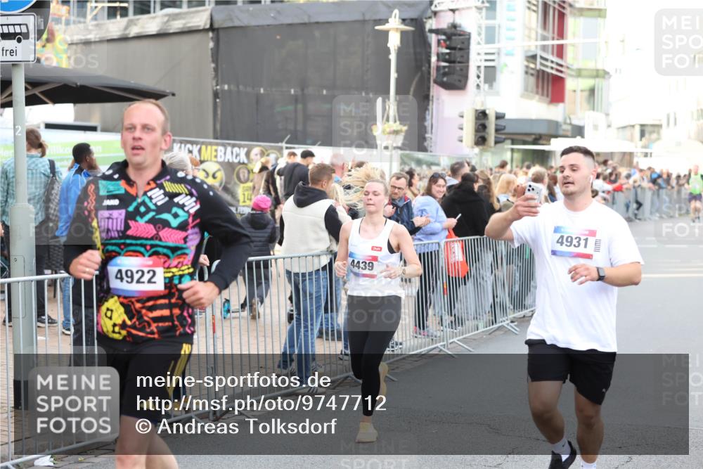 12.06.2026 - Holstenköstenlauf Andreas Tolksdorf http://msf.ph/oto/9747712 12.06.2026 20:01:48 Laufen 4922, 14, 4439, 4931, 1 meine-sportfotos.de