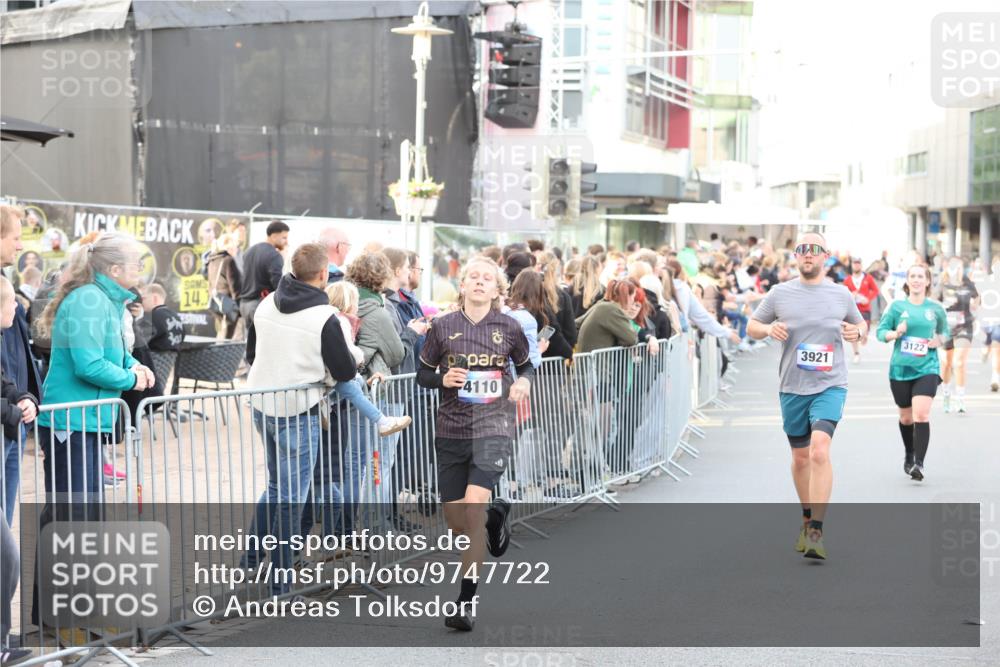 12.06.2026 - Holstenköstenlauf Andreas Tolksdorf http://msf.ph/oto/9747722 12.06.2026 20:02:05 Laufen 14, 3921, 3122, 4110 meine-sportfotos.de