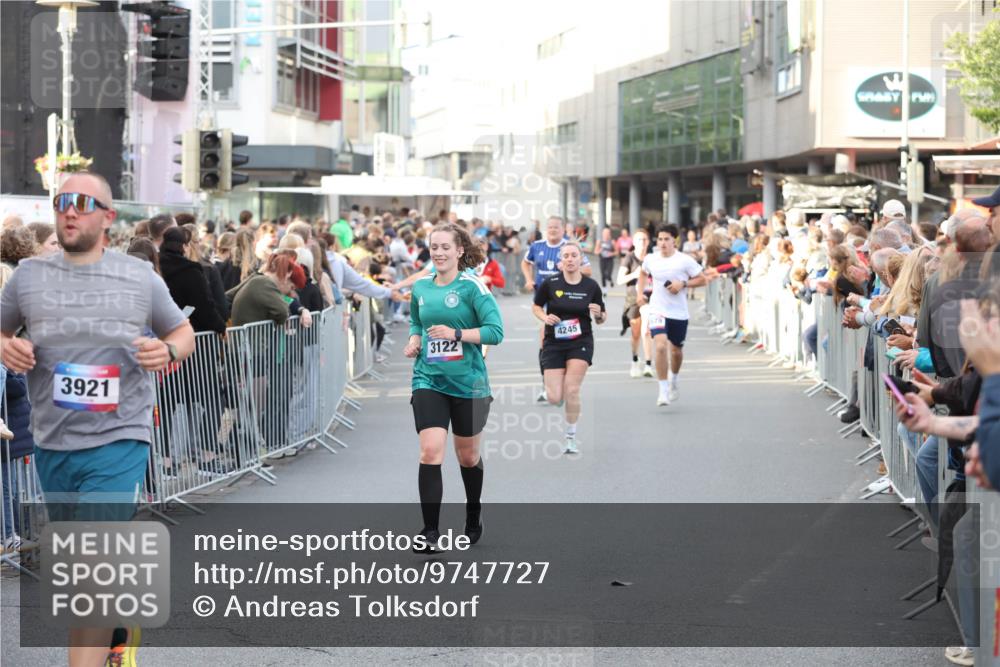 12.06.2026 - Holstenköstenlauf Andreas Tolksdorf http://msf.ph/oto/9747727 12.06.2026 20:02:08 Laufen 11, 4245, 3122, 3921 meine-sportfotos.de
