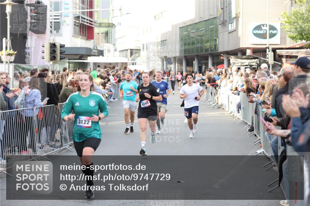 12.06.2026 - Holstenköstenlauf Andreas Tolksdorf http://msf.ph/oto/9747729 12.06.2026 20:02:09 Laufen 3122, 4880, 4245 meine-sportfotos.de