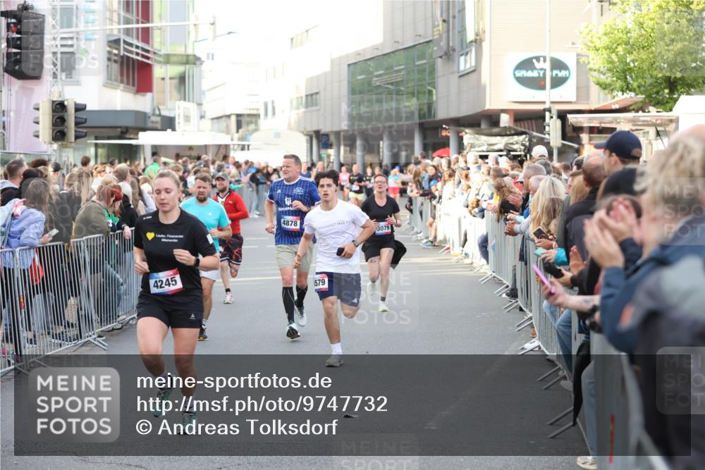 12.06.2026 - Holstenköstenlauf Andreas Tolksdorf http://msf.ph/oto/9747732 12.06.2026 20:02:10 Laufen 4245, 4878, 579, 3079 meine-sportfotos.de