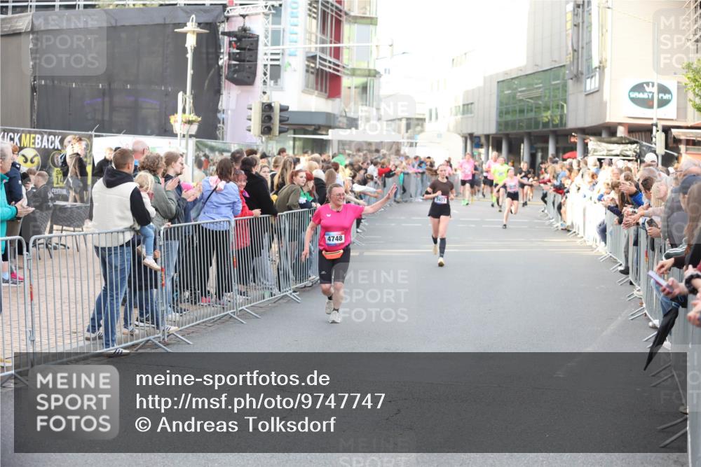 12.06.2026 - Holstenköstenlauf Andreas Tolksdorf http://msf.ph/oto/9747747 12.06.2026 20:02:37 Laufen 4748, 11, 3451 meine-sportfotos.de