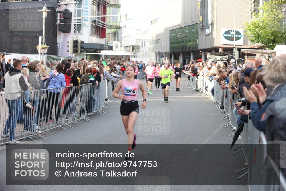 12.06.2026 - Holstenköstenlauf Andreas Tolksdorf http://msf.ph/oto/9747753 12.06.2026 20:02:43 Laufen 4796 meine-sportfotos.de