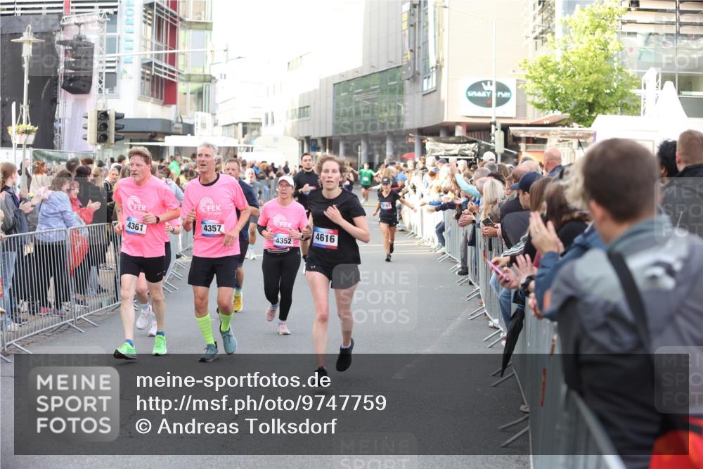 12.06.2026 - Holstenköstenlauf Andreas Tolksdorf http://msf.ph/oto/9747759 12.06.2026 20:02:50 Laufen 203, 2030, 4357, 4616, 4352, 4361 meine-sportfotos.de