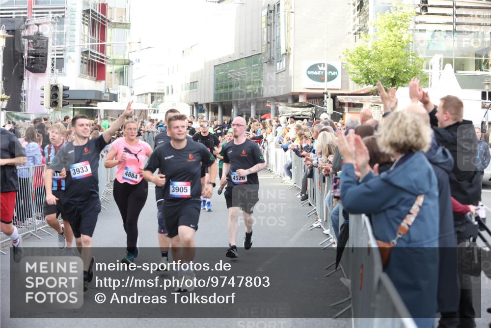12.06.2026 - Holstenköstenlauf Andreas Tolksdorf http://msf.ph/oto/9747803 12.06.2026 20:03:33 Laufen 3933, 4884, 3905, 4526 meine-sportfotos.de