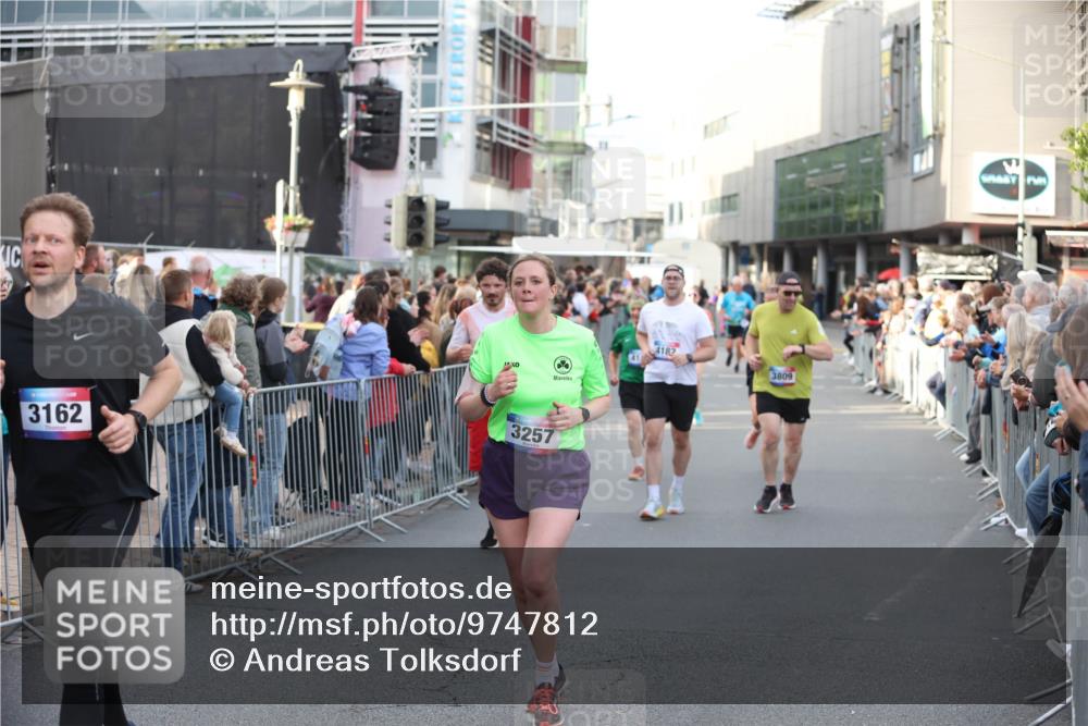 12.06.2026 - Holstenköstenlauf Andreas Tolksdorf http://msf.ph/oto/9747812 12.06.2026 20:03:43 Laufen 3162, 4182, 41, 3809, 3257 meine-sportfotos.de