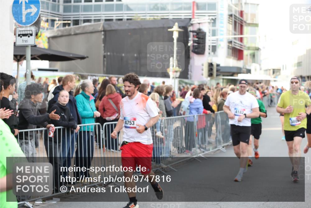 12.06.2026 - Holstenköstenlauf Andreas Tolksdorf http://msf.ph/oto/9747816 12.06.2026 20:03:45 Laufen 4753, 1411, 4182, 3809 meine-sportfotos.de