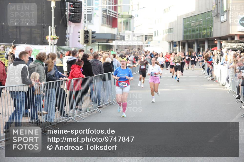 12.06.2026 - Holstenköstenlauf Andreas Tolksdorf http://msf.ph/oto/9747847 12.06.2026 20:04:24 Laufen 3507, 4111, 3252 meine-sportfotos.de