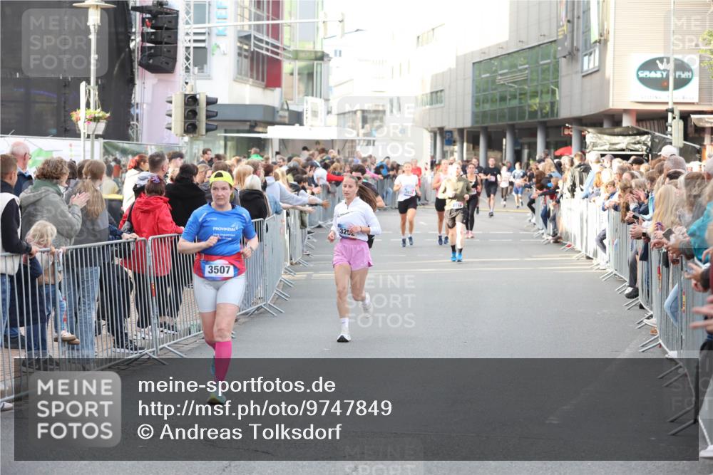 12.06.2026 - Holstenköstenlauf Andreas Tolksdorf http://msf.ph/oto/9747849 12.06.2026 20:04:26 Laufen 325, 3507, 3319 meine-sportfotos.de