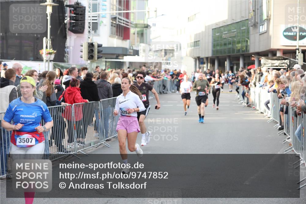 12.06.2026 - Holstenköstenlauf Andreas Tolksdorf http://msf.ph/oto/9747852 12.06.2026 20:04:27 Laufen 3507, 325, 11, 11, 3319 meine-sportfotos.de
