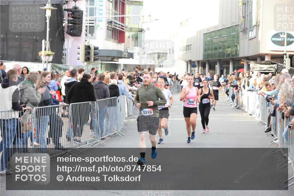 12.06.2026 - Holstenköstenlauf Andreas Tolksdorf http://msf.ph/oto/9747854 12.06.2026 20:04:31 Laufen 3319, 939, 3592, 3135 meine-sportfotos.de
