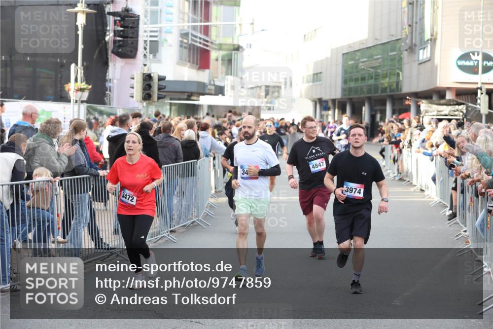 12.06.2026 - Holstenköstenlauf Andreas Tolksdorf http://msf.ph/oto/9747859 12.06.2026 20:04:38 Laufen 3472, 34, 4847, 3974 meine-sportfotos.de