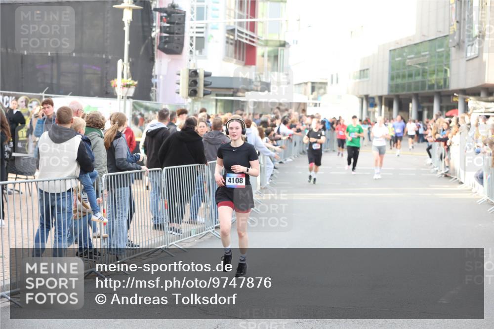 12.06.2026 - Holstenköstenlauf Andreas Tolksdorf http://msf.ph/oto/9747876 12.06.2026 20:04:59 Laufen 4108 meine-sportfotos.de