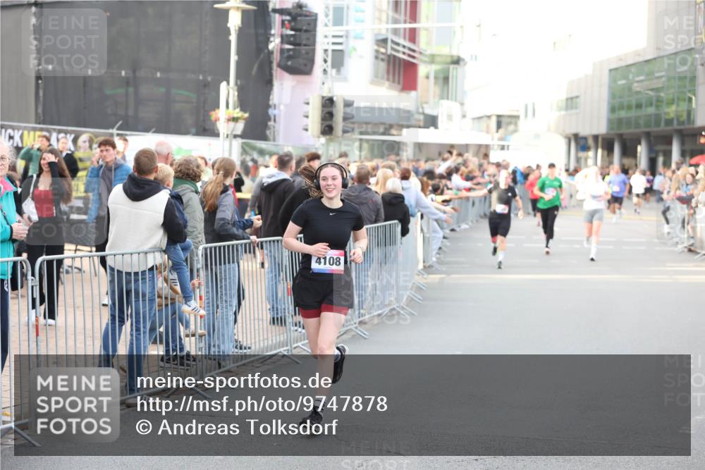 12.06.2026 - Holstenköstenlauf Andreas Tolksdorf http://msf.ph/oto/9747878 12.06.2026 20:04:59 Laufen 4108, 11 meine-sportfotos.de