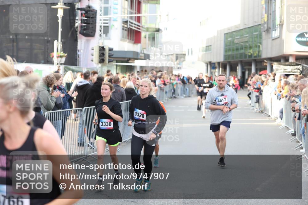 12.06.2026 - Holstenköstenlauf Andreas Tolksdorf http://msf.ph/oto/9747907 12.06.2026 20:05:31 Laufen 766, 3328, 3330, 4617 meine-sportfotos.de