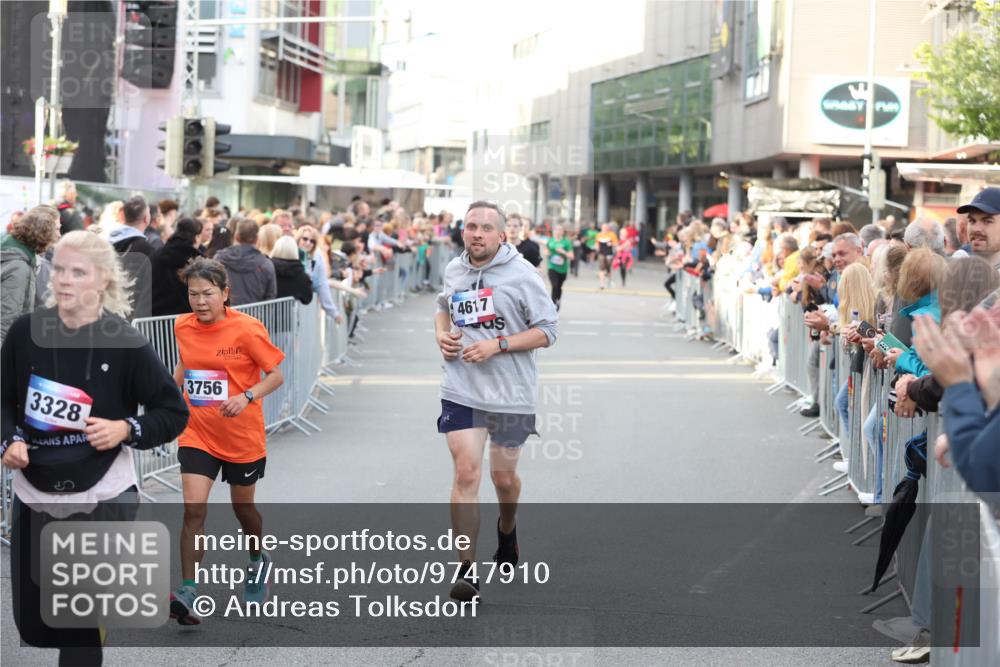 12.06.2026 - Holstenköstenlauf Andreas Tolksdorf http://msf.ph/oto/9747910 12.06.2026 20:05:32 Laufen 3328, 3756, 4617 meine-sportfotos.de
