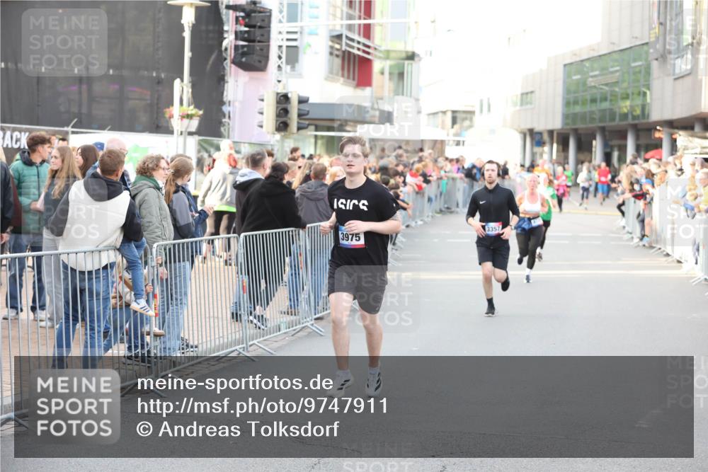 12.06.2026 - Holstenköstenlauf Andreas Tolksdorf http://msf.ph/oto/9747911 12.06.2026 20:05:36 Laufen 3975, 3357 meine-sportfotos.de
