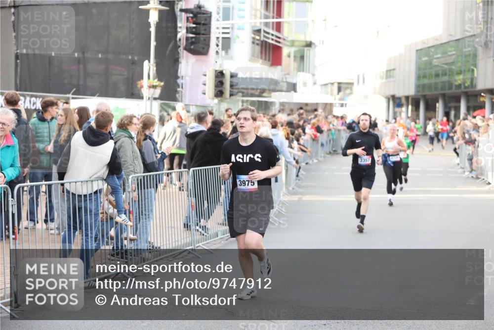 12.06.2026 - Holstenköstenlauf Andreas Tolksdorf http://msf.ph/oto/9747912 12.06.2026 20:05:36 Laufen 3975, 3357 meine-sportfotos.de