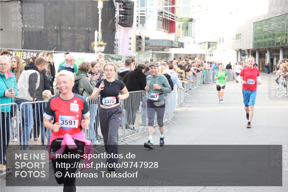 12.06.2026 - Holstenköstenlauf Andreas Tolksdorf http://msf.ph/oto/9747928 12.06.2026 20:05:55 Laufen 3591, 3375, 4867, 3250 meine-sportfotos.de