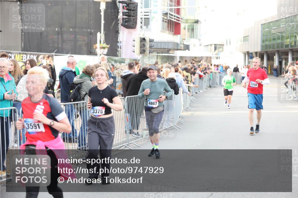 12.06.2026 - Holstenköstenlauf Andreas Tolksdorf http://msf.ph/oto/9747929 12.06.2026 20:05:55 Laufen 3591, 3375, 4867, 3250 meine-sportfotos.de