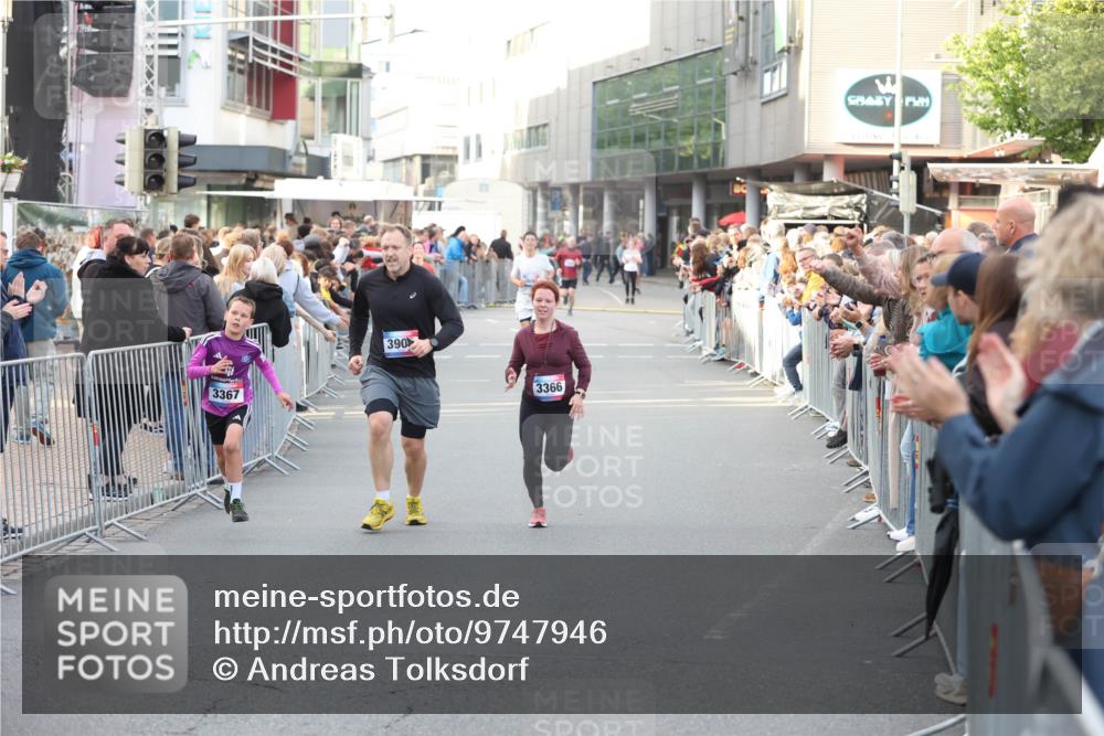 12.06.2026 - Holstenköstenlauf Andreas Tolksdorf http://msf.ph/oto/9747946 12.06.2026 20:06:18 Laufen 3367, 390, 3366 meine-sportfotos.de