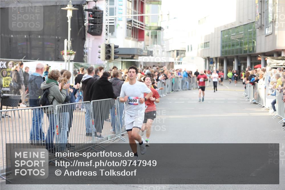 12.06.2026 - Holstenköstenlauf Andreas Tolksdorf http://msf.ph/oto/9747949 12.06.2026 20:06:24 Laufen 14, 3690 meine-sportfotos.de