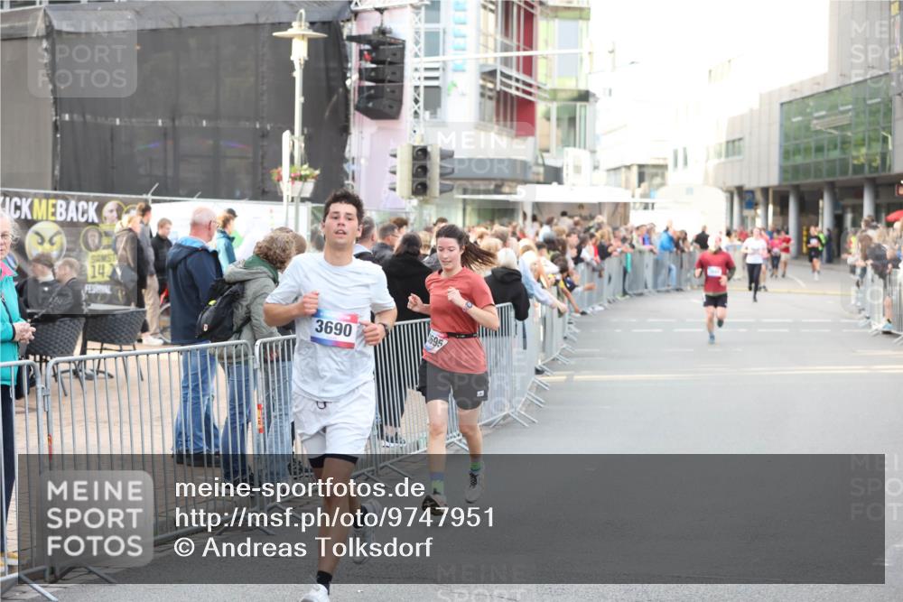 12.06.2026 - Holstenköstenlauf Andreas Tolksdorf http://msf.ph/oto/9747951 12.06.2026 20:06:25 Laufen 14, 3690, 695 meine-sportfotos.de