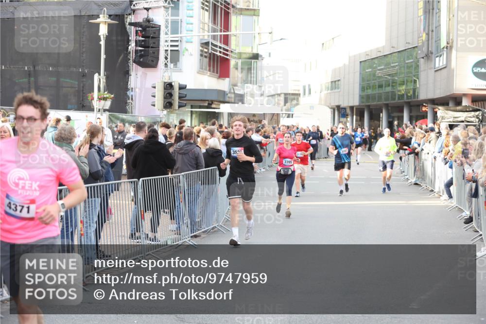 12.06.2026 - Holstenköstenlauf Andreas Tolksdorf http://msf.ph/oto/9747959 12.06.2026 20:06:43 Laufen 32030, 4371, 352, 3395, 3115, 3282 meine-sportfotos.de