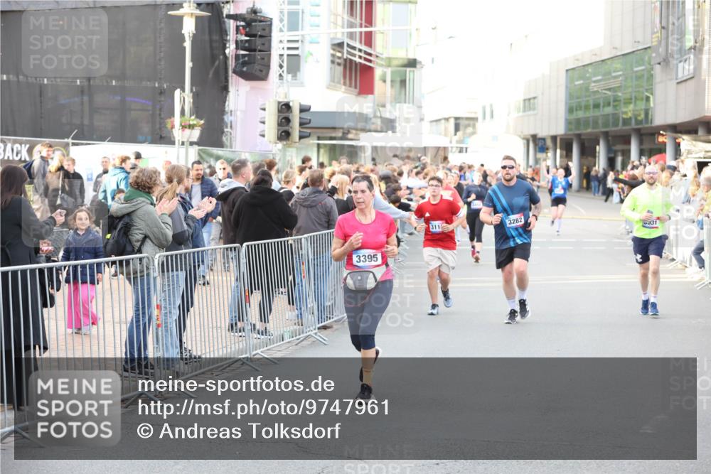 12.06.2026 - Holstenköstenlauf Andreas Tolksdorf http://msf.ph/oto/9747961 12.06.2026 20:06:47 Laufen 3395, 311, 3282, 31 meine-sportfotos.de