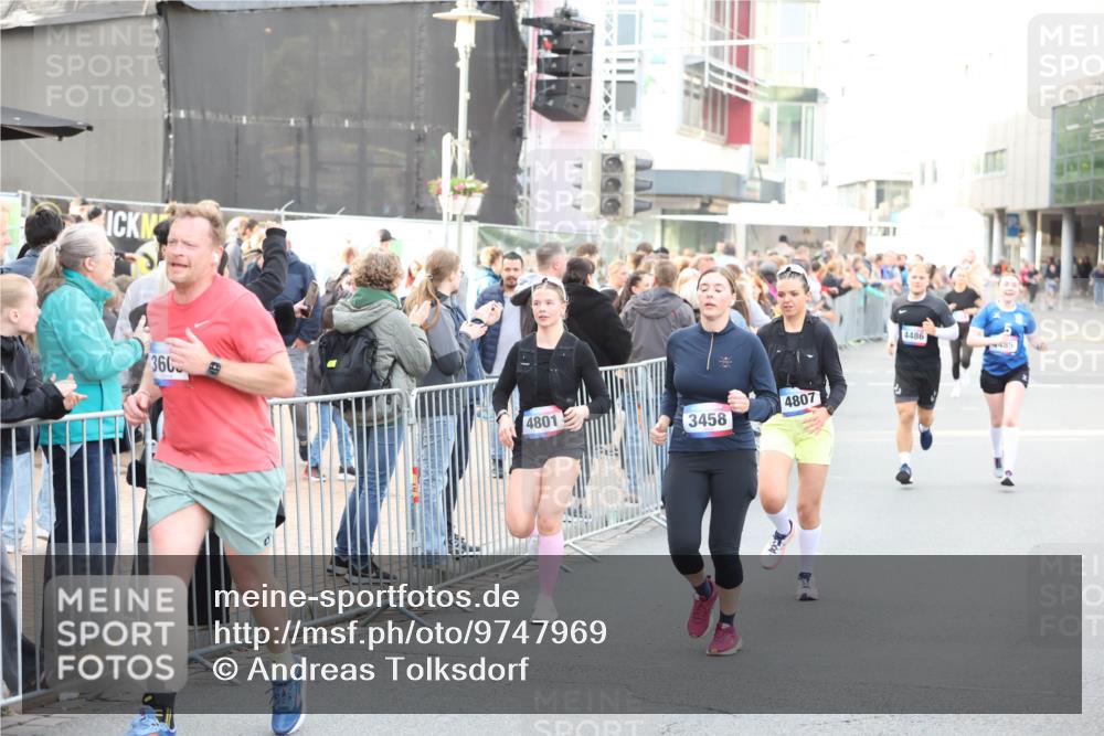 12.06.2026 - Holstenköstenlauf Andreas Tolksdorf http://msf.ph/oto/9747969 12.06.2026 20:06:54 Laufen 360, 4801, 4807, 3458, 4486, 485 meine-sportfotos.de