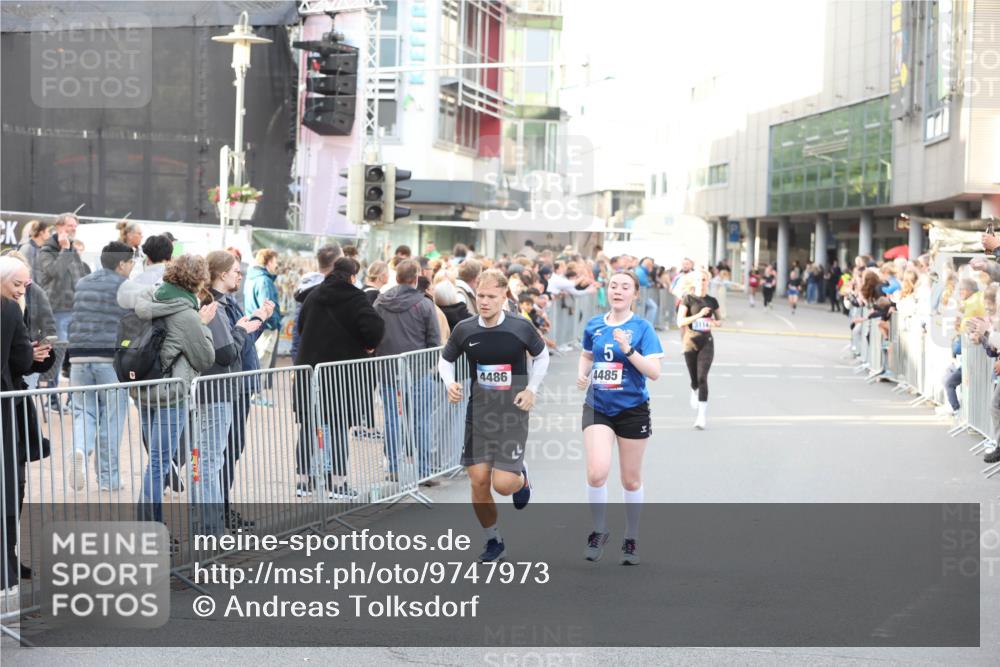 12.06.2026 - Holstenköstenlauf Andreas Tolksdorf http://msf.ph/oto/9747973 12.06.2026 20:06:56 Laufen 4486, 5, 4485, 3114 meine-sportfotos.de