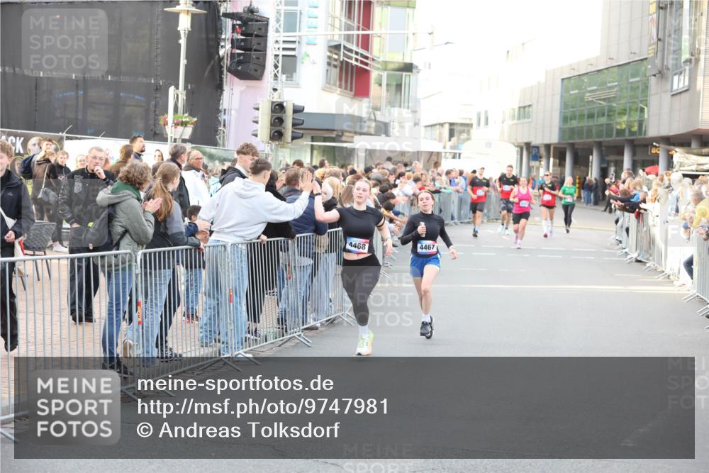 12.06.2026 - Holstenköstenlauf Andreas Tolksdorf http://msf.ph/oto/9747981 12.06.2026 20:07:17 Laufen 4468, 4467 meine-sportfotos.de