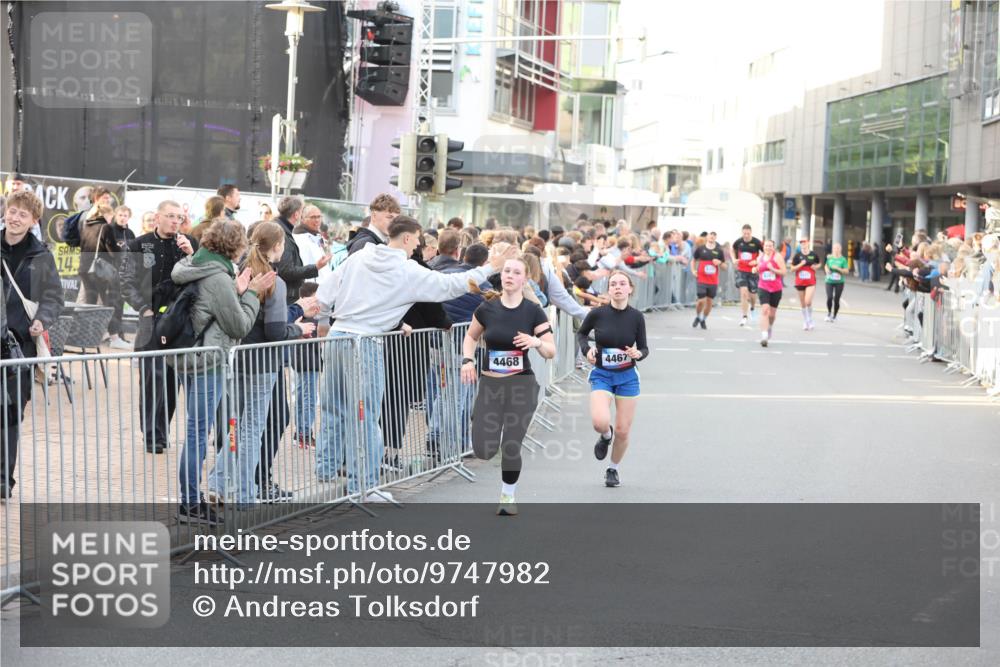 12.06.2026 - Holstenköstenlauf Andreas Tolksdorf http://msf.ph/oto/9747982 12.06.2026 20:07:17 Laufen 14, 4468, 4467 meine-sportfotos.de