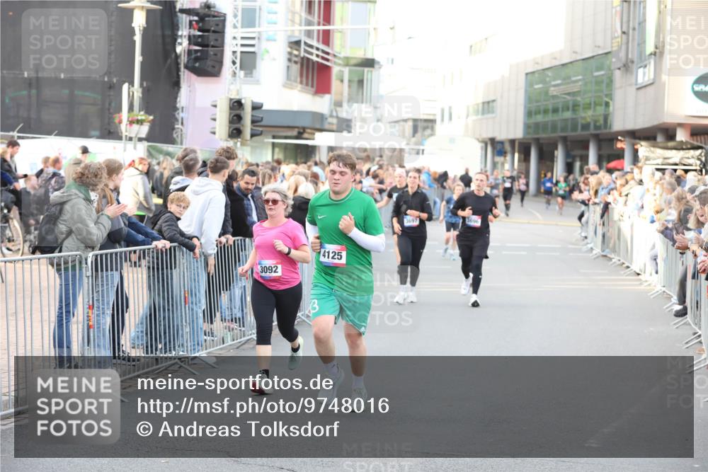 12.06.2026 - Holstenköstenlauf Andreas Tolksdorf http://msf.ph/oto/9748016 12.06.2026 20:08:08 Laufen 3092, 4125, 3696, 3697 meine-sportfotos.de