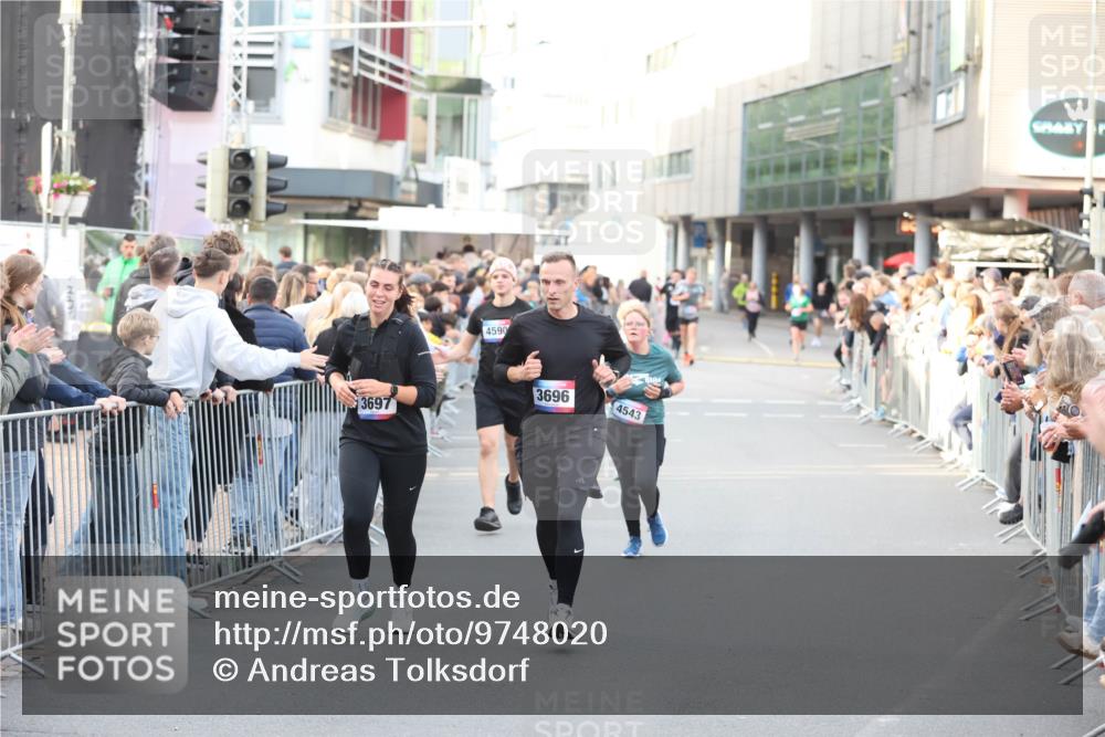 12.06.2026 - Holstenköstenlauf Andreas Tolksdorf http://msf.ph/oto/9748020 12.06.2026 20:08:11 Laufen 3697, 4590, 3696, 4543 meine-sportfotos.de